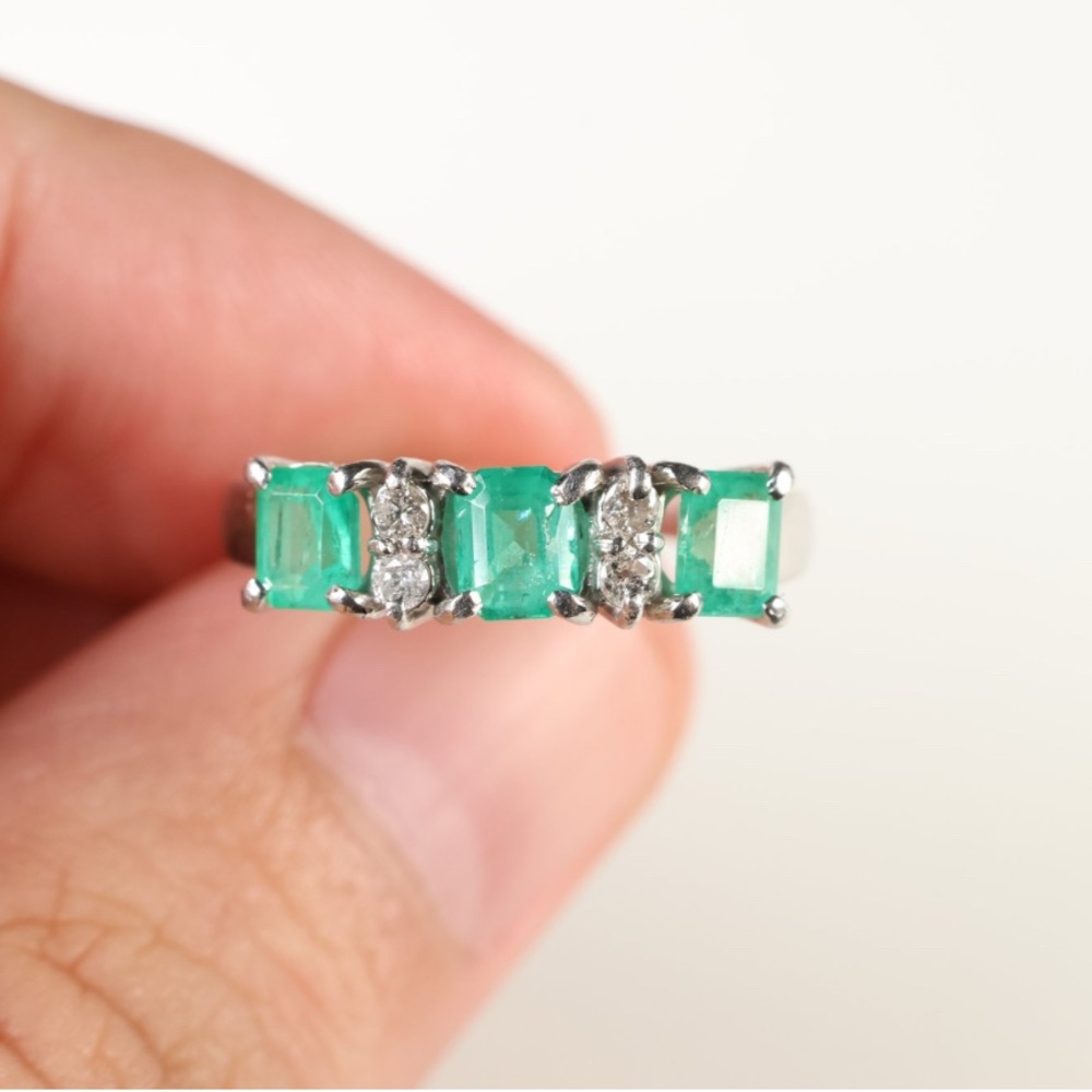 Platinum, Natural Emerald & Diamond Ring 1.11ctw